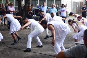 Prefeito participa do Arte na Praça no centro da cidade (Foto: Jailson Soares/SEMCOM)