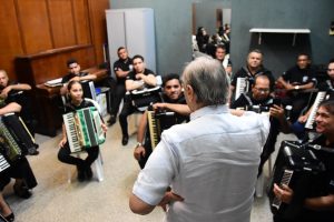 Prefeito Silvio Mendes visita o Palácio da Música de Teresina (Foto: Jailson Soares/SEMCOM)