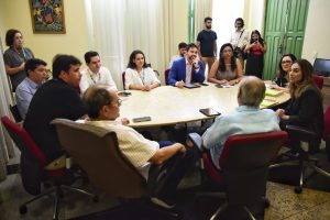 Prefeito Silvio Mendes em reunião com a coordenadora do Pacto pelas Crianças do Piauí, Isabel Fonteles e a conselheira do TCE, Rejane Dias (Foto: Jailson Soares/SEMCOM)