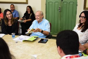 Prefeito Silvio Mendes em reunião com a coordenadora do Pacto pelas Crianças do Piauí, Isabel Fonteles e a conselheira do TCE, Rejane Dias (Foto: Jailson Soares/SEMCOM)