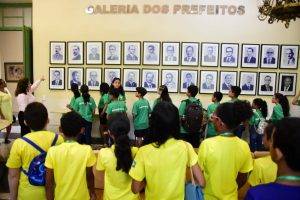 Visita dos alunos da Escola Municipal Laurindo de Castro à prefeitura de Teresina (Foto: Jailson Soares/SEMCOM)