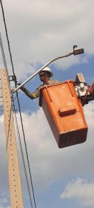 Prefeitura de Teresina resolve problema de iluminação na Taboca do Pau Ferrado (Foto: ASCOM/ETURB)