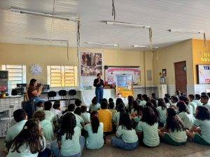 Biblioteca Fontes Ibiapina recebe alunos para atividade literária em homenagem ao Dia do Bibliotecário (Foto: ASCOM/FMC)
