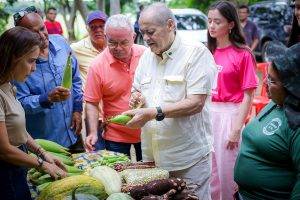 Visita em campo agrícola na Santa Maria da Codipi (Foto: Lucas Dias/SEMCOM)