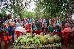 Visita em campo agrícola na Santa Maria da Codipi (Foto: Lucas Dias/SEMCOM)