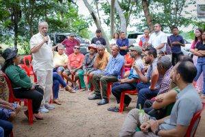 Visita em campo agrícola na Santa Maria da Codipi (Foto: Lucas Dias/SEMCOM)