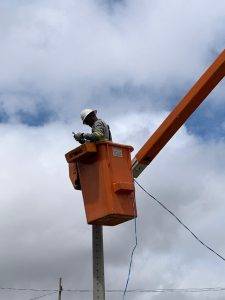 Serviço de ampliação da iluminação pública (Foto: ASCOM/ETURB)