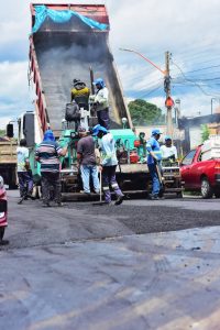 Obra de recapeamento na Avenida Centenário (Foto: Jailson Soares/SEMCOM)